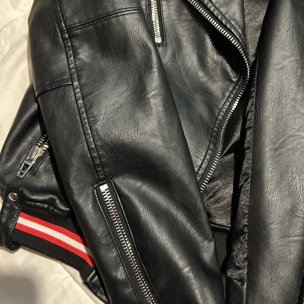 ‼️SOLD‼️Black vegan leather jacket - Picture 2 of 5
